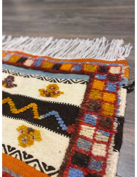 Tapis en laine à rayures orange et motifs berbères, 40 x 60 po