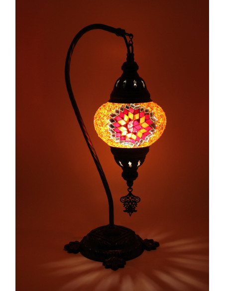 Lampe turque col de cygne en mosaïque rouge à rosace dorée, 17 po