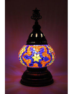 Lampe turque en mosaïque à étoile jaune sur fond violet,...