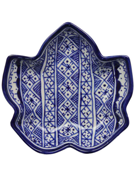 Assiette à dessert en forme de feuille, bleu et blanc à losanges