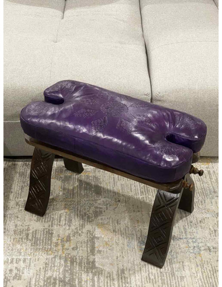Banc en bois et cuir violet