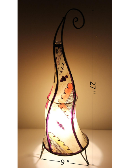 Lampe torsadée marocaine en cuir peint au henné, blanche, 27 po