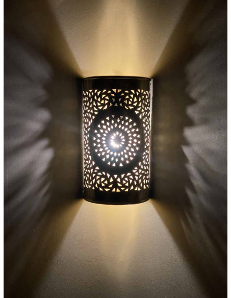 Applique murale marocaine en cuivre ajouré, demi-cylindre à étoile