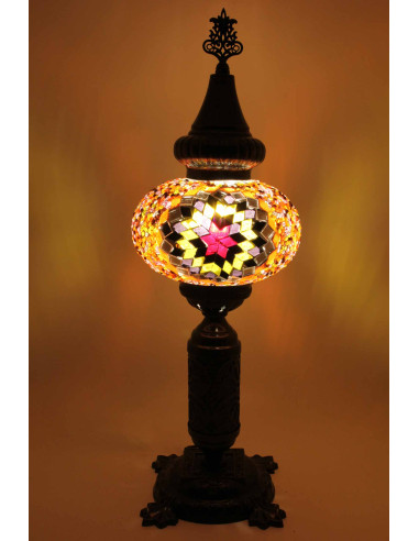 Lampe turque en mosaïque à étoile rose sur fond...