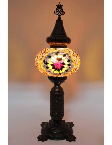Lampe turque en mosaïque à étoile rose sur fond...