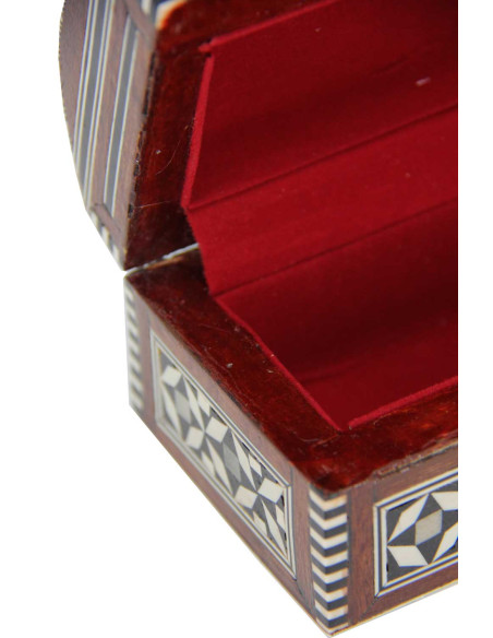 Petit coffret bombé en marqueterie de nacre