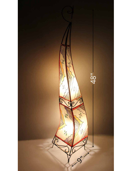 Lampe torsadée marocaine en cuir peint au henné, blanche, 48 po