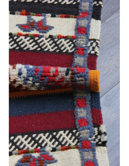 Tapis en laine à rayures multicolores et losanges, 25,5 x 43 po