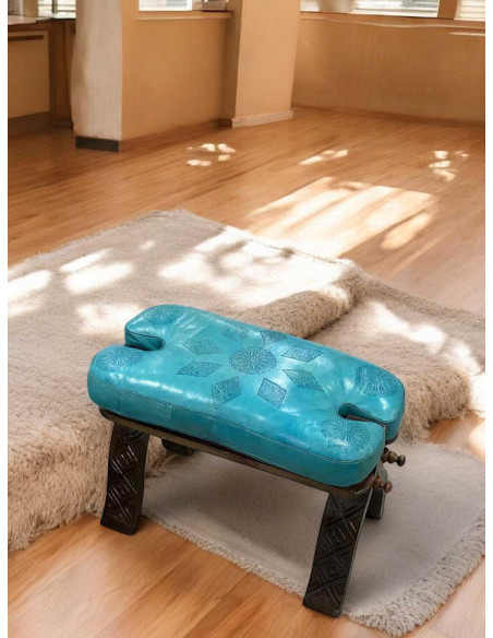 Banc en bois et cuir bleu