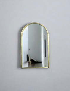 Miroir en forme de porte à cadre doré 2