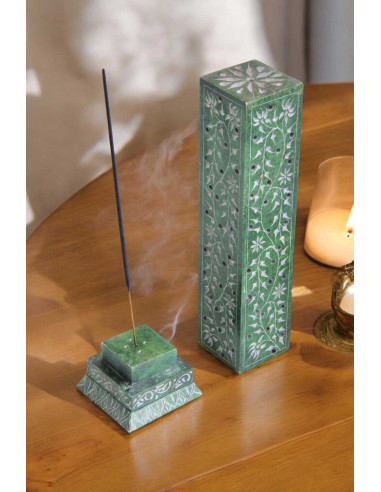 Porte-encens colonne carrée verte gravée