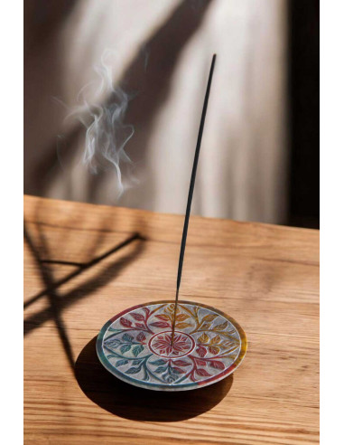 Round incense holder with colourful leaves