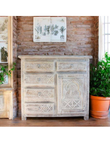 Buffet with 1 door, 2 shelves, and 5 drawers
