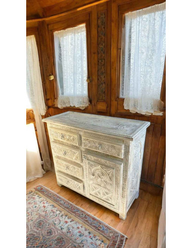 Buffet with 1 door, 2 shelves, and 5 drawers