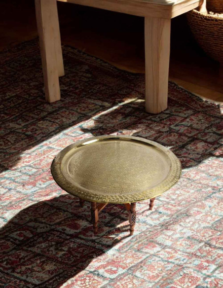 Plateau en cuivre martelé sur pieds, moyen modèle