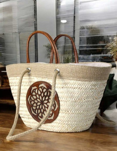 Wicker basket bag with caramel leather rosette