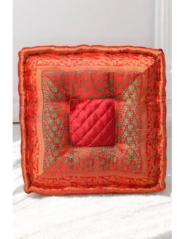 Coussin de sol brocart rouge, 18 x 18 po