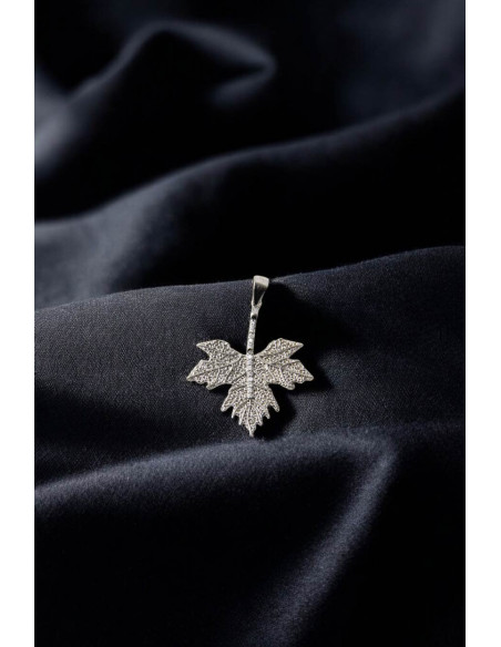 Maple leaf pendant