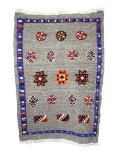 Wool rug in grey with blue border and stars, 26.5 x 40 in