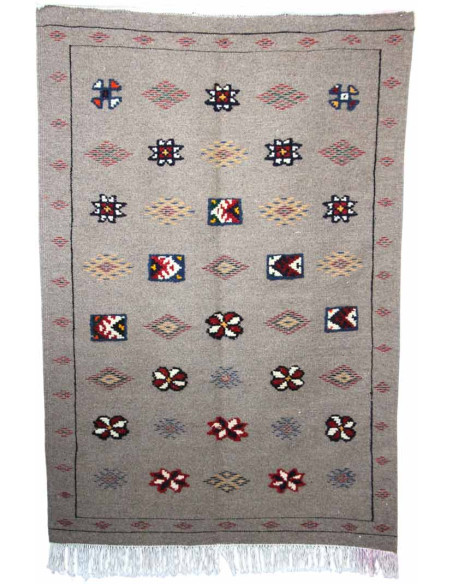 Tapis en laine gris à rangées de motifs berbères, 40 x 58 po