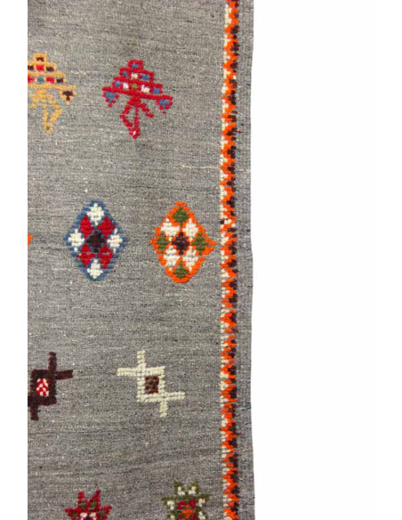 Tapis en laine gris à bord orange et motifs berbères, 37 x 60 po