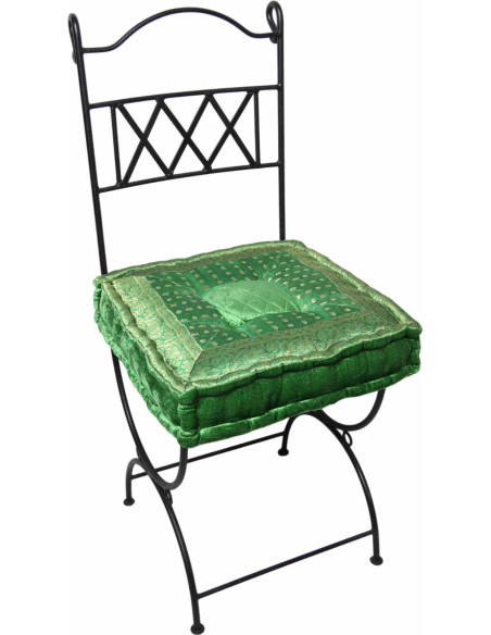 Chaise en fer forgé avec coussin vert