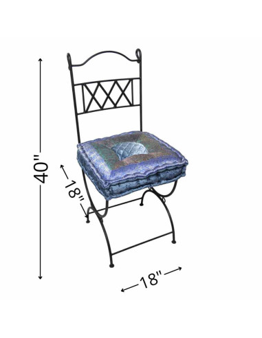 Chaise en fer forgé avec coussin bleu lavande