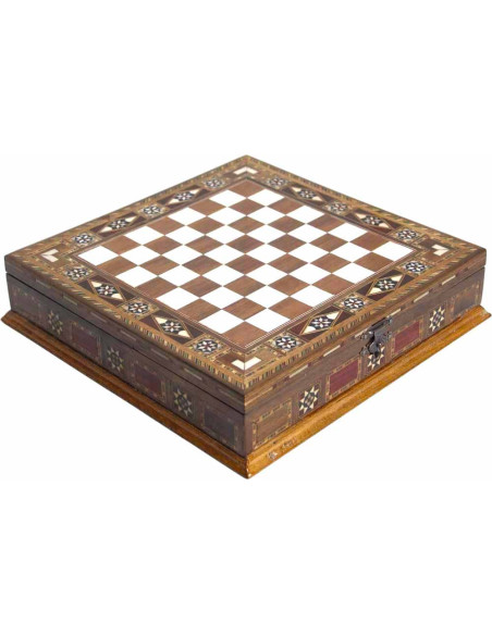Jeu d'échecs en coffret marqueté, pièces argentées et cuivrées