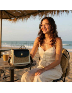 Sac rectangulaire en fibre végétale à rabat en cuir noir