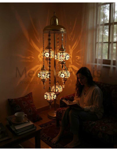 Lampe dorée sur pied à 6 globes dorés