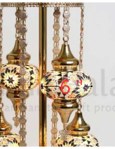 Lampe dorée sur pied à 6 globes dorés