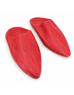 Pair of men's pointed Moroccan babouches in red leather