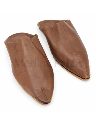 Paire de babouches marocaines pointues pour femme en cuir marron