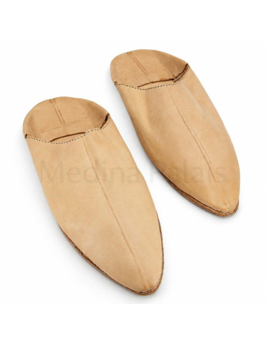 Paire de babouches marocaines pointues pour femme en cuir beige
