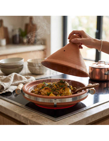 Base du tajine marocain en terre cuite avec cerclage métallique