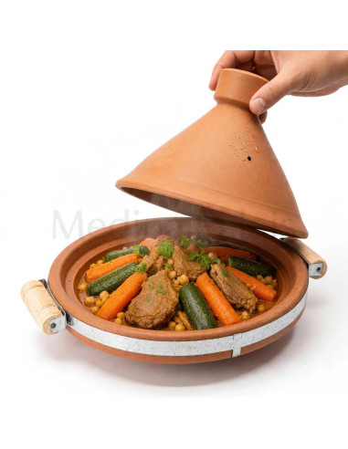 Tajine marocain 30 cm ouvert avec légumes et viande mijotés