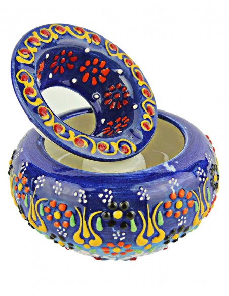 Cendrier coloré T3 bleu roi à fleurs et volutes en relief