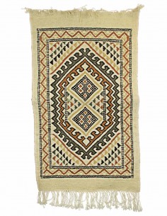 Tapis mergoum en laine crème à médaillon losange noir, 21...